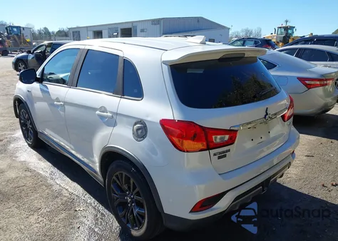 2018 Mitsubishi Outlander Sport 2.0 Le z USA, uszkodzony, nr VIN JA4AP3AU8JU014347